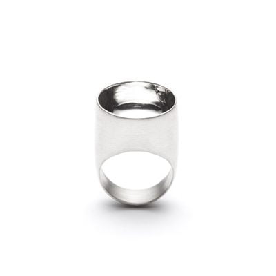 Saarinen ringThe Saarinen ring from The Modernists collection is handmade by Julie Bégin using pure sterling silver.