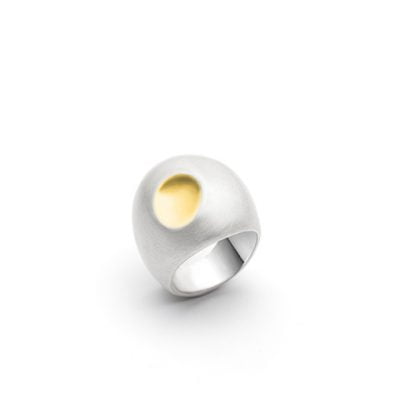The Mendelsohn ring from The Modernists collection is handmade by Julie Bégin using pure sterling silver with 24 k yellow gold.